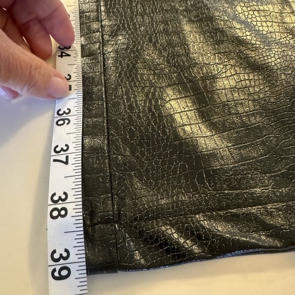 MAJESTIK Bold Faux Leather Black Croc-Embossed Stacked Pants Size 32 NWT - Picture 12 of 16